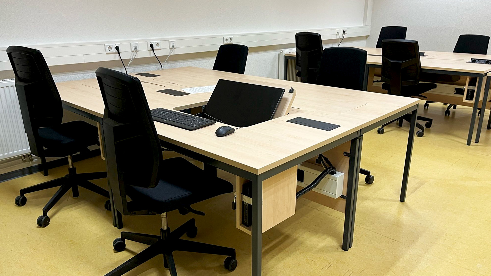 Einklappbare Monitore Hochschule für angewandte Wissenschaften, Hamburg